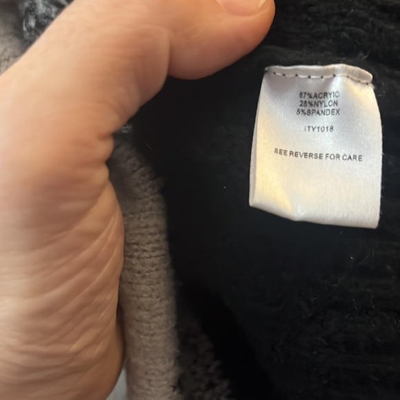 143 story by line up Oversized soft sweater turtleneck size medium striped red - Picture 4 of 4